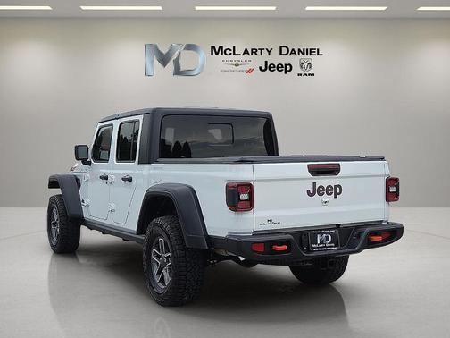 Bright White Clearcoat 2025 Jeep Gladiator Mojave