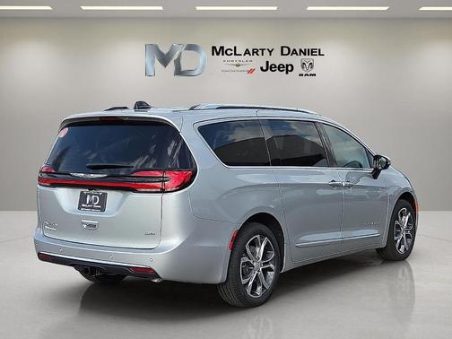 2026 Chrysler Pacifica Pinnacle