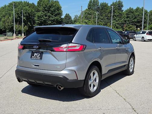 Iconic Silver Metallic 2020 Ford Edge SE