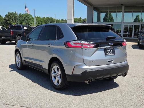 Iconic Silver Metallic 2020 Ford Edge SE