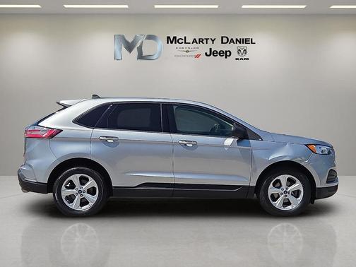 Iconic Silver Metallic 2020 Ford Edge SE