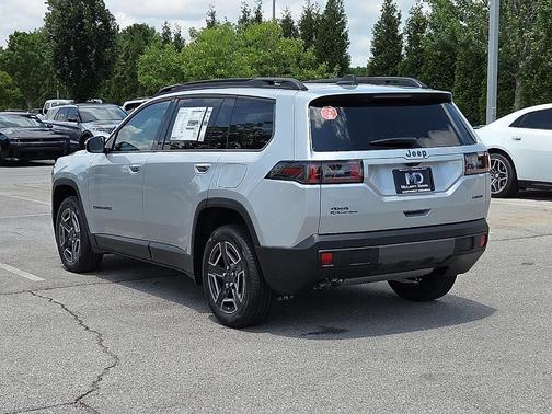Silver Zynith Clearcoat 2026 Jeep Cherokee LAREDO/LIMITED