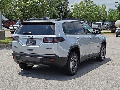 Silver Zynith Clearcoat 2026 Jeep Cherokee LAREDO/LIMITED
