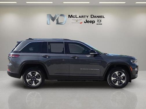 Metallic 2022 Jeep Grand Cherokee 4xe Base