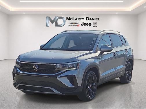 Silver Metallic 2022 Volkswagen Taos 1.5T SE