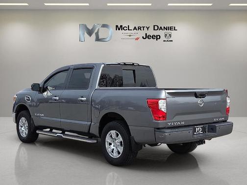 2017 Nissan Titan SV