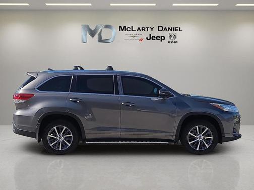 Predawn Gray Mica 2017 Toyota Highlander XLE