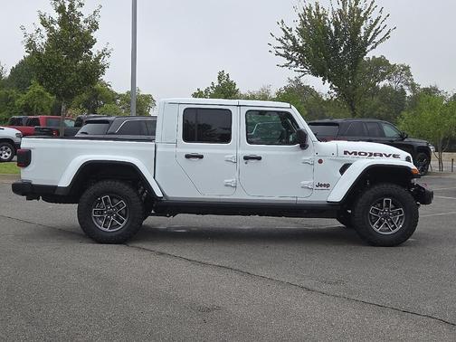 Bright White Clearcoat 2027 Jeep Gladiator Mojave