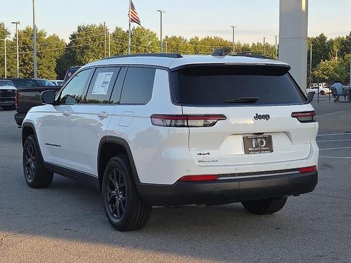 Bright White Clearcoat 2027 Jeep Grand Cherokee L Laredo