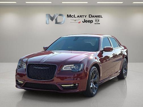 Velvet Red Pearlcoat 2023 Chrysler 300 Touring L