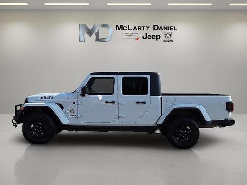 2023 Jeep Gladiator Sport