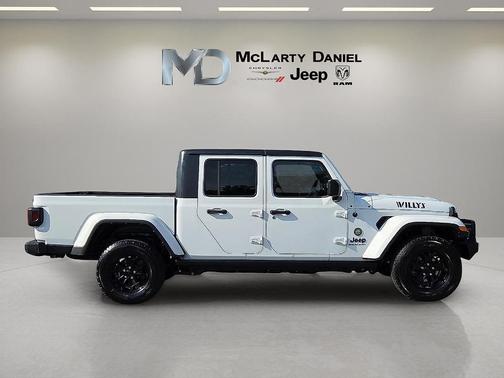 2023 Jeep Gladiator Sport