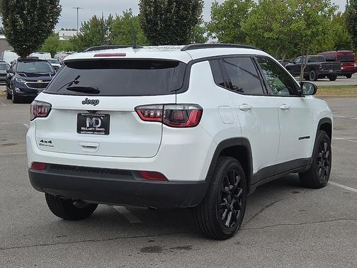 Bright White Clearcoat 2026 Jeep Compass Latitude