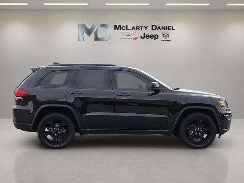 Diamond Black 2018 Jeep Grand Cherokee Upland