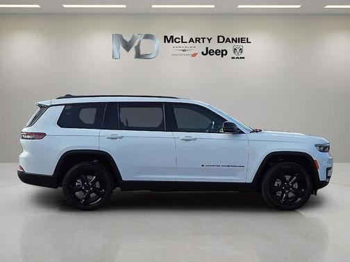 Bright White Clearcoat 2025 Jeep Grand Cherokee L Laredo