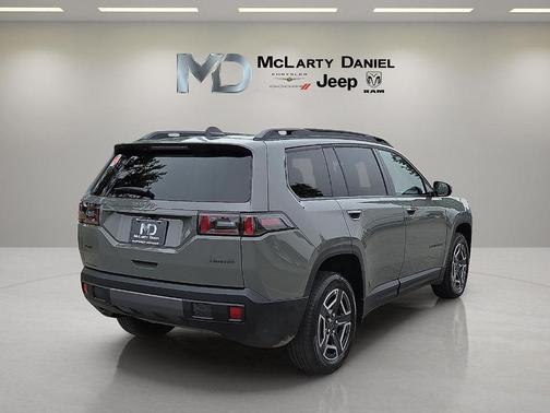 Sting Gray Clearcoat 2026 Jeep Cherokee LAREDO/LIMITED
