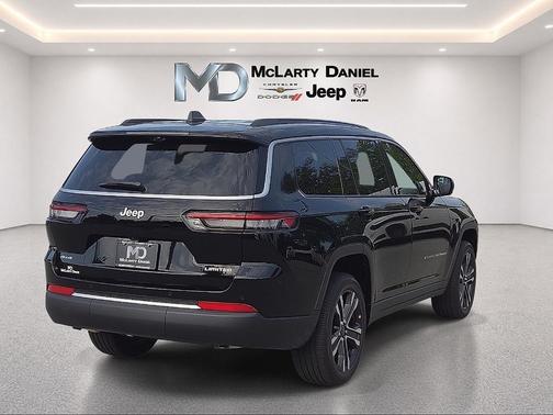 High Gloss Black 2027 Jeep Grand Cherokee L Limited 4x2
