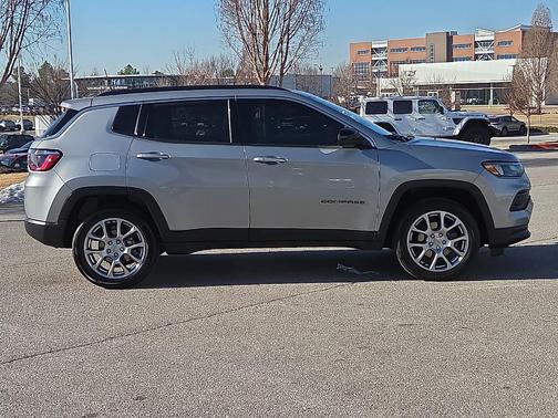 2022 Jeep Compass Latitude Lux