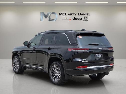 Diamond Black 2026 Jeep Grand Cherokee Summit
