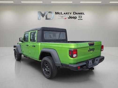 2026 Jeep Gladiator Sport