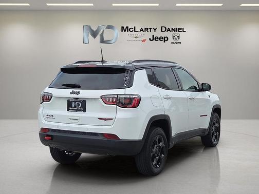 Bright White Clearcoat 2024 Jeep Compass Trailhawk