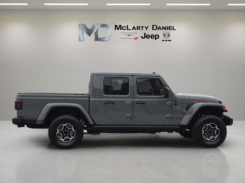 Sting Gray Clearcoat 2023 Jeep Gladiator Mojave