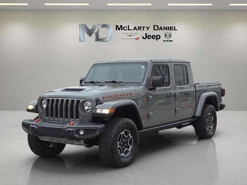 Sting Gray Clearcoat 2023 Jeep Gladiator Mojave