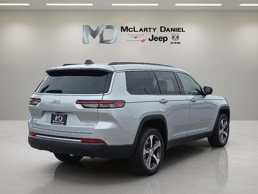 Silver Zynith 2026 Jeep Grand Cherokee L Limited
