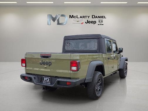 2026 Jeep Gladiator Sport