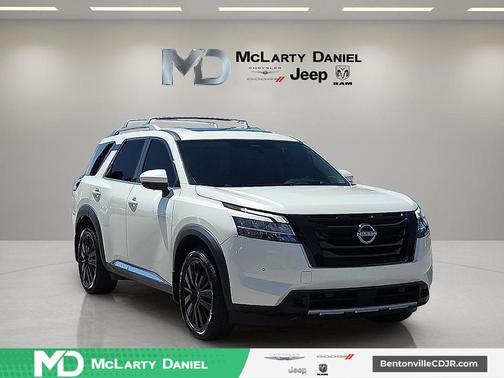 White 2023 Nissan Pathfinder Platinum