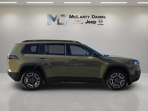 41 2026 Jeep Cherokee LAREDO/LIMITED