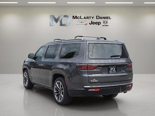 Metallic 2023 Jeep Wagoneer Series III