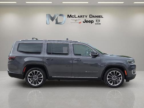 Metallic 2023 Jeep Wagoneer Series III