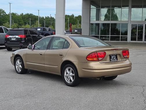 Gold 1999 Oldsmobile Alero GLS
