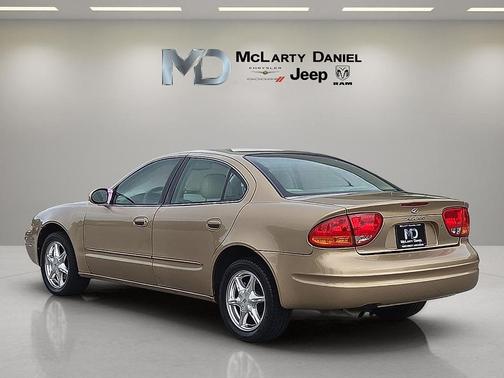Gold 1999 Oldsmobile Alero GLS