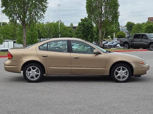 Gold 1999 Oldsmobile Alero GLS