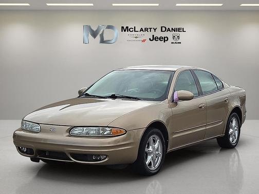 Gold 1999 Oldsmobile Alero GLS
