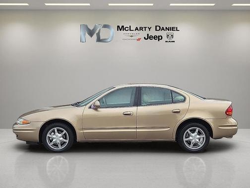 Gold 1999 Oldsmobile Alero GLS