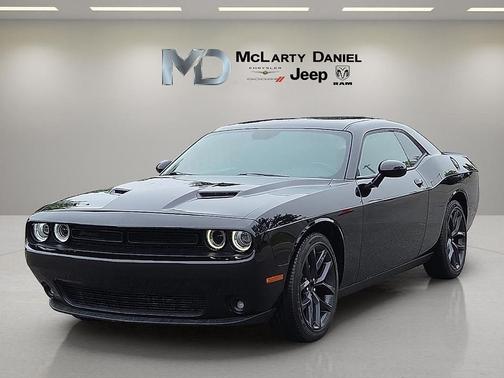 Pitch Black Clearcoat 2022 Dodge Challenger SXT
