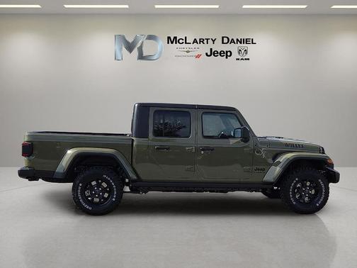 2026 Jeep Gladiator Sport