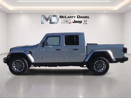 Billet Silver Metallic Clearcoat 2020 Jeep Gladiator Overland