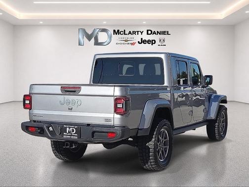 Billet Silver Metallic Clearcoat 2020 Jeep Gladiator Overland