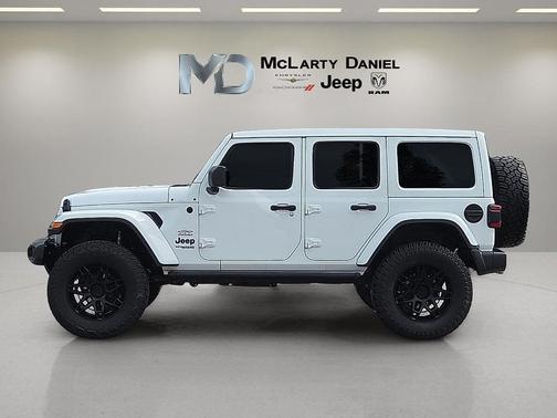 Bright White Clearcoat 2022 Jeep Wrangler Unlimited Sahara Altitude