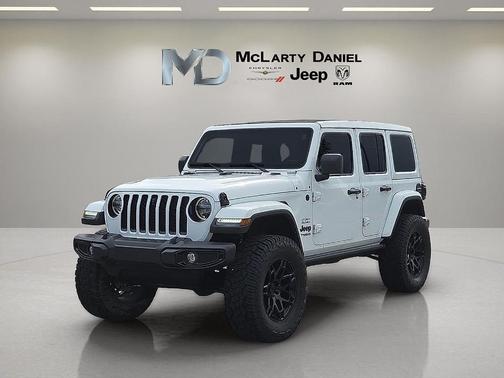Bright White Clearcoat 2022 Jeep Wrangler Unlimited Sahara Altitude