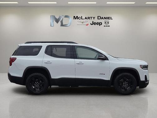 2022 GMC Acadia AT4