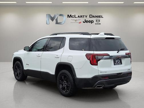 2022 GMC Acadia AT4