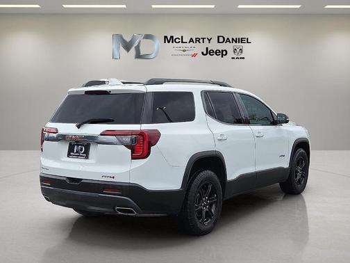 2022 GMC Acadia AT4