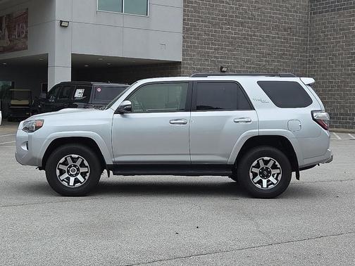 Classic Silver Metallic 2024 Toyota 4Runner TRD Off Road Premium