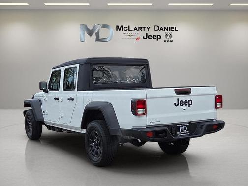 2026 Jeep Gladiator Sport