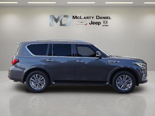 2022 INFINITI QX80 Luxe
